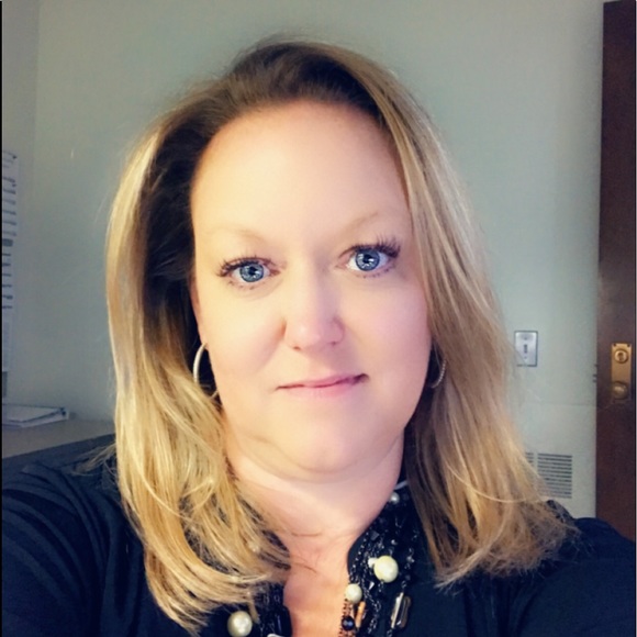 Meet your Posher, Jennifer - Picture 1 of 1